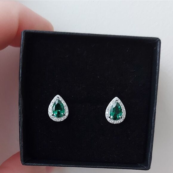0.68 Carat Emerald Sterling Silver Pear Cut Stud Earrings - Picture 8 of 12